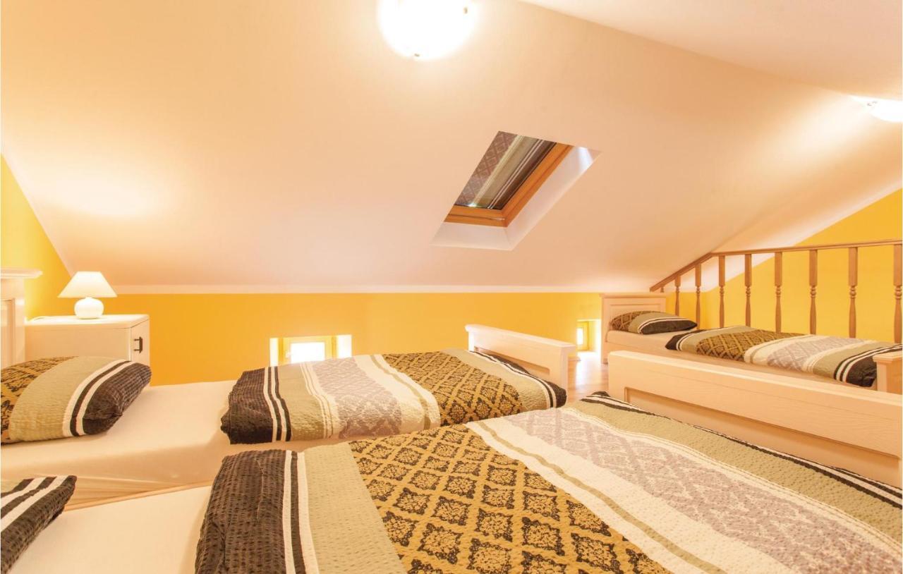 1 Bedroom Beautiful Apartment In Omisalj Exterior photo